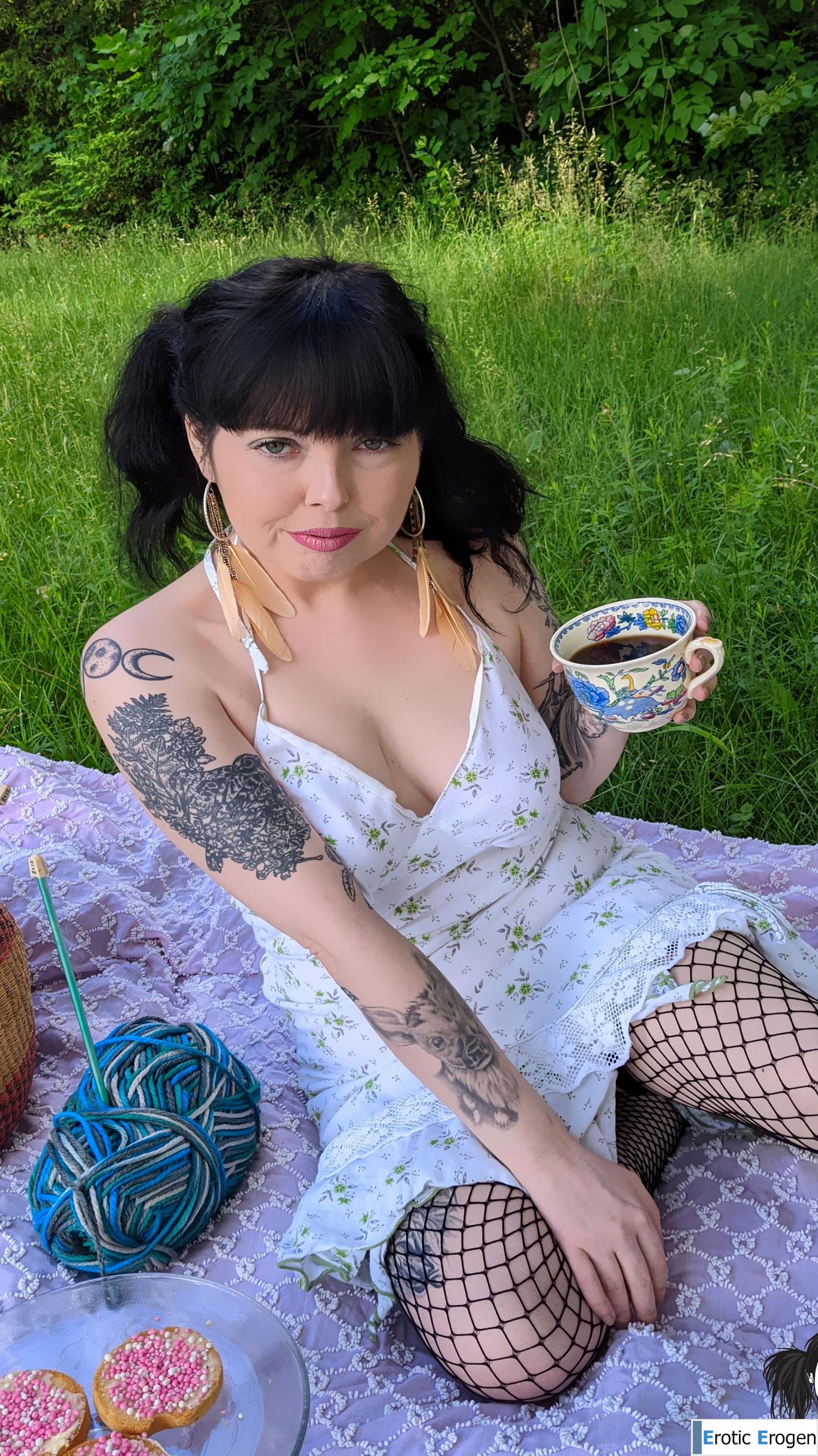 Lunacravez in Dutch Biscuits And Tea. Picture 5