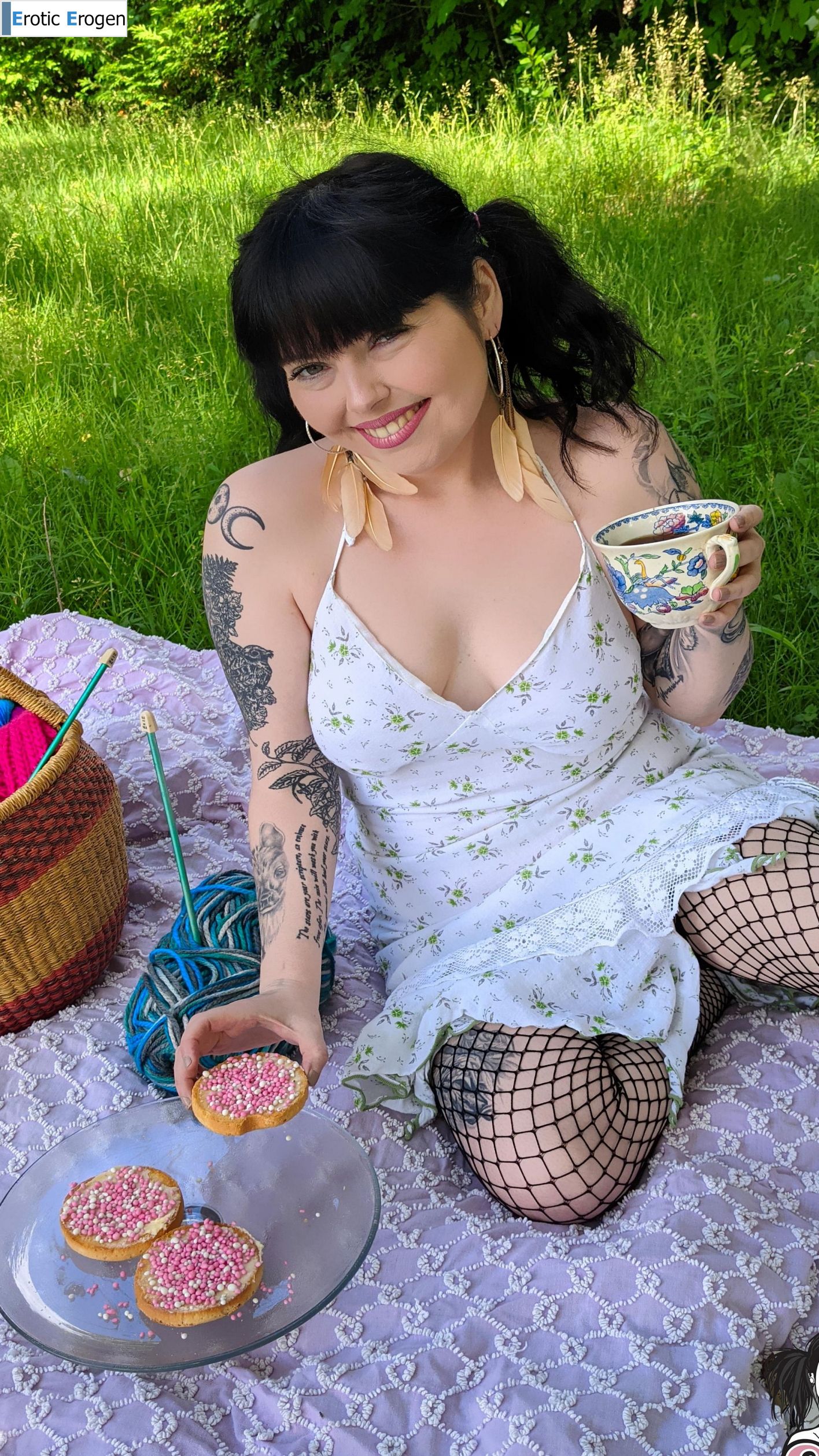 Lunacravez in Dutch Biscuits And Tea. Picture 6