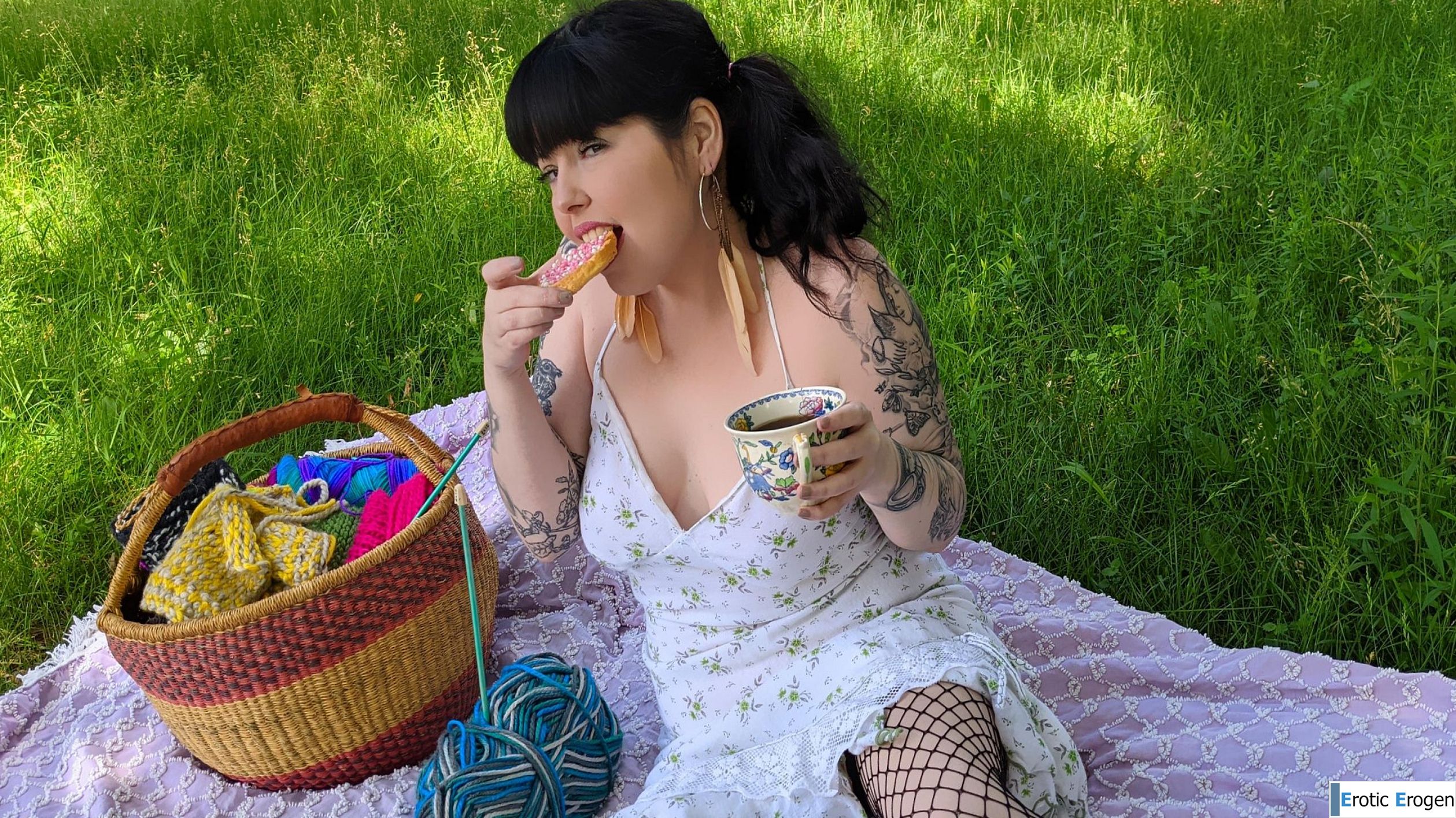 Lunacravez in Dutch Biscuits And Tea. Picture 7