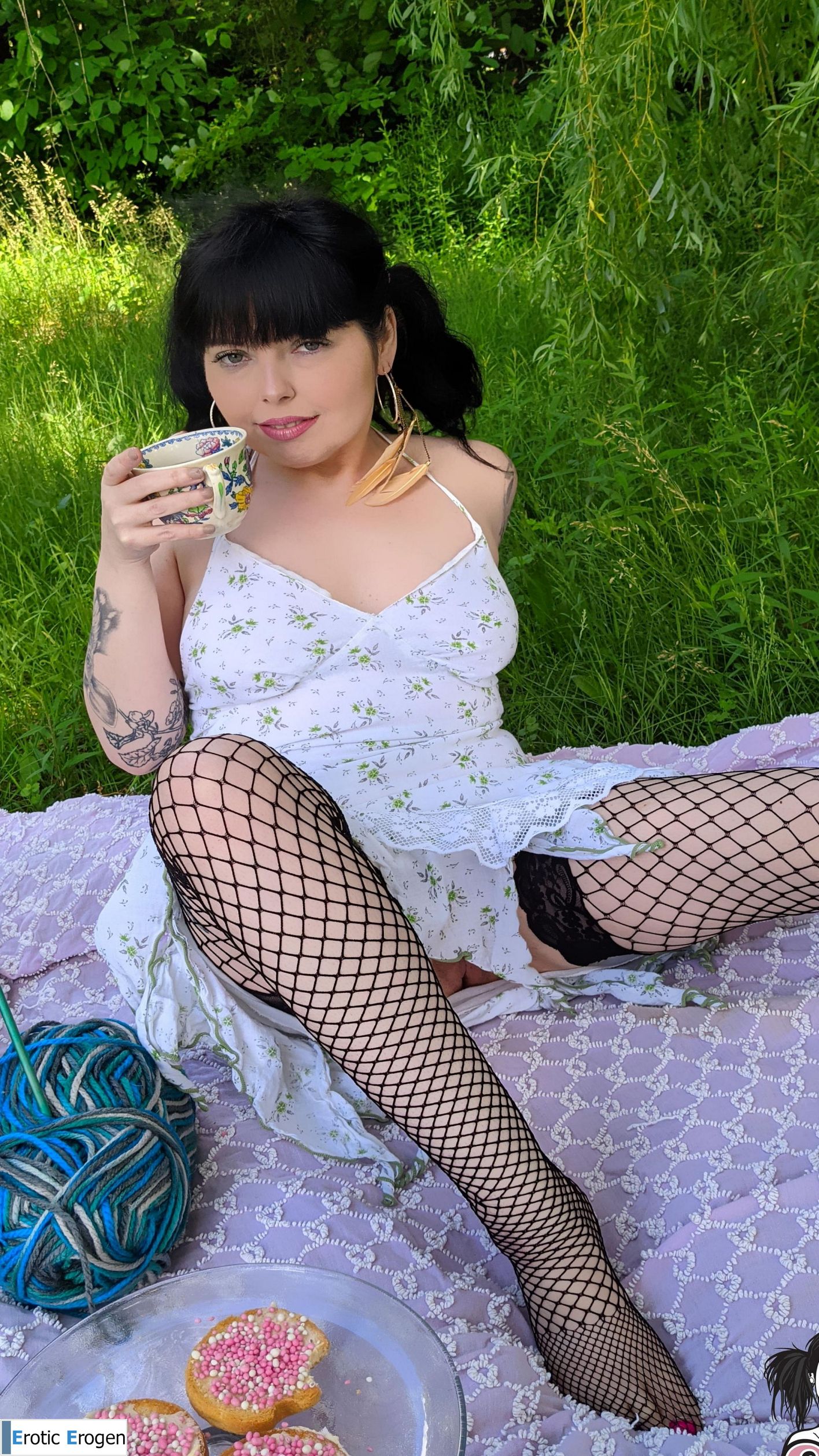 Lunacravez in Dutch Biscuits And Tea. Picture 8