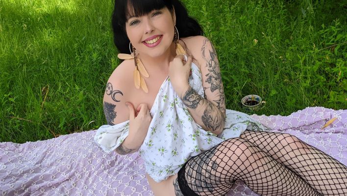 Lunacravez in Dutch Biscuits And Tea. Thumb 26