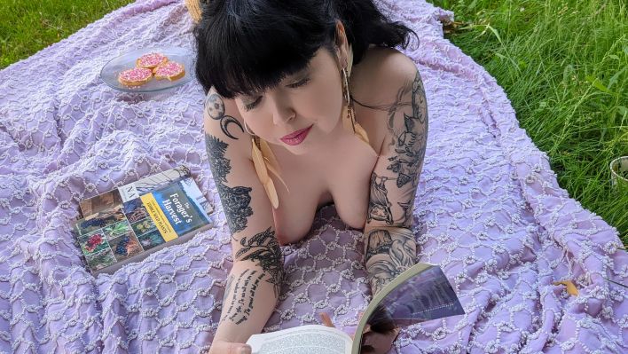 Lunacravez in Dutch Biscuits And Tea. Thumb 45