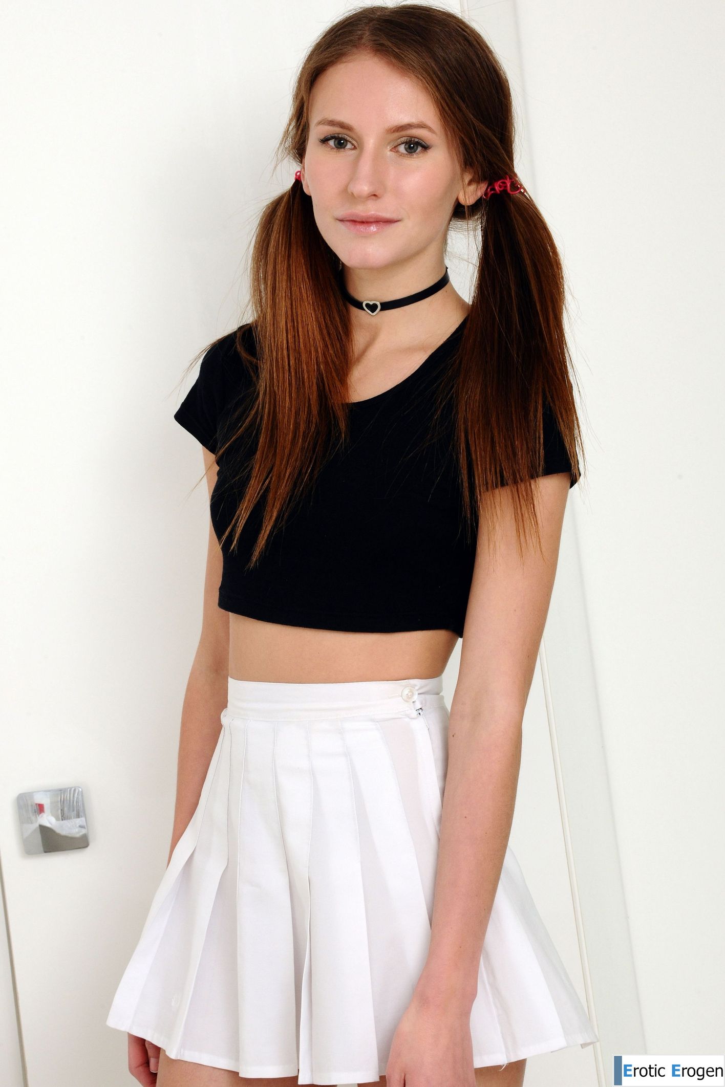 Alisa in Presenting Alisa. Picture 1