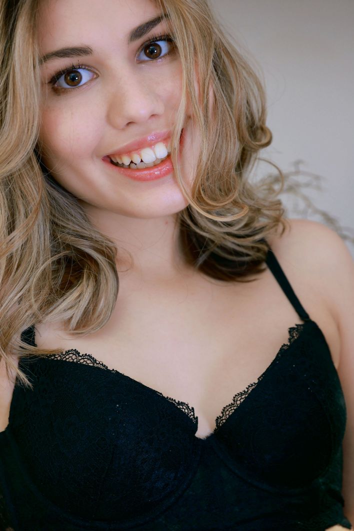 Marta Bella in Private Room. Thumb 9