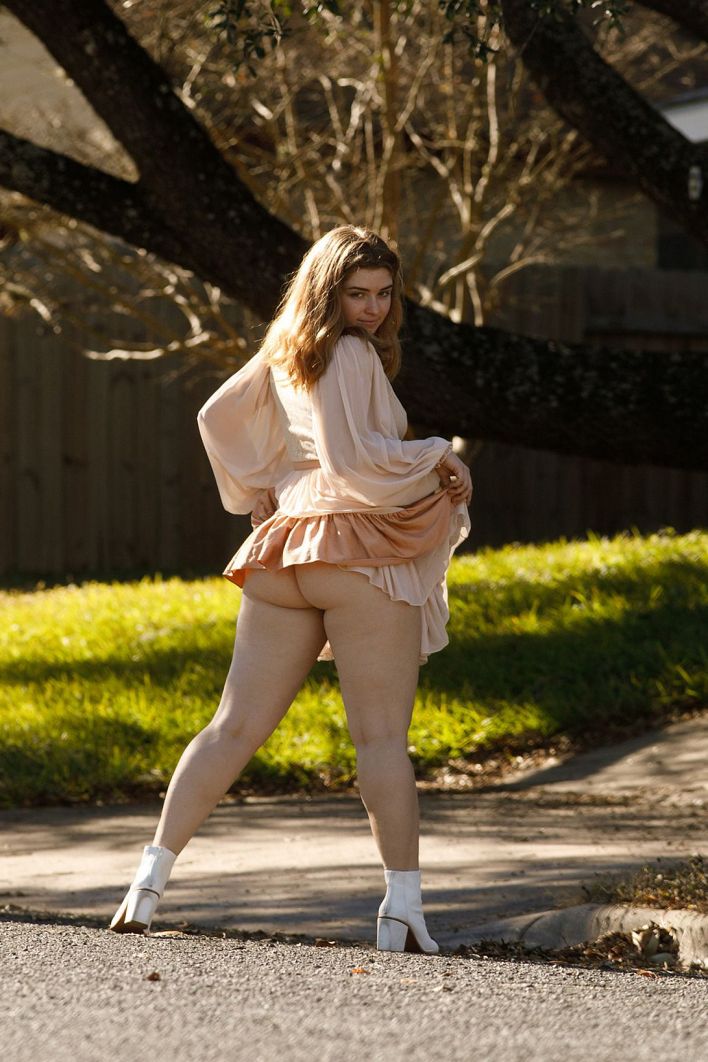 Greta Yarbrough in Dress Sesh. Thumb 24