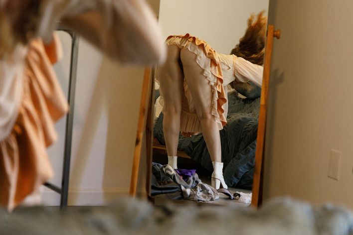 Greta Yarbrough in Dress Sesh. Thumb 2