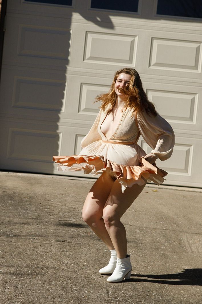 Greta Yarbrough in Dress Sesh. Thumb 7