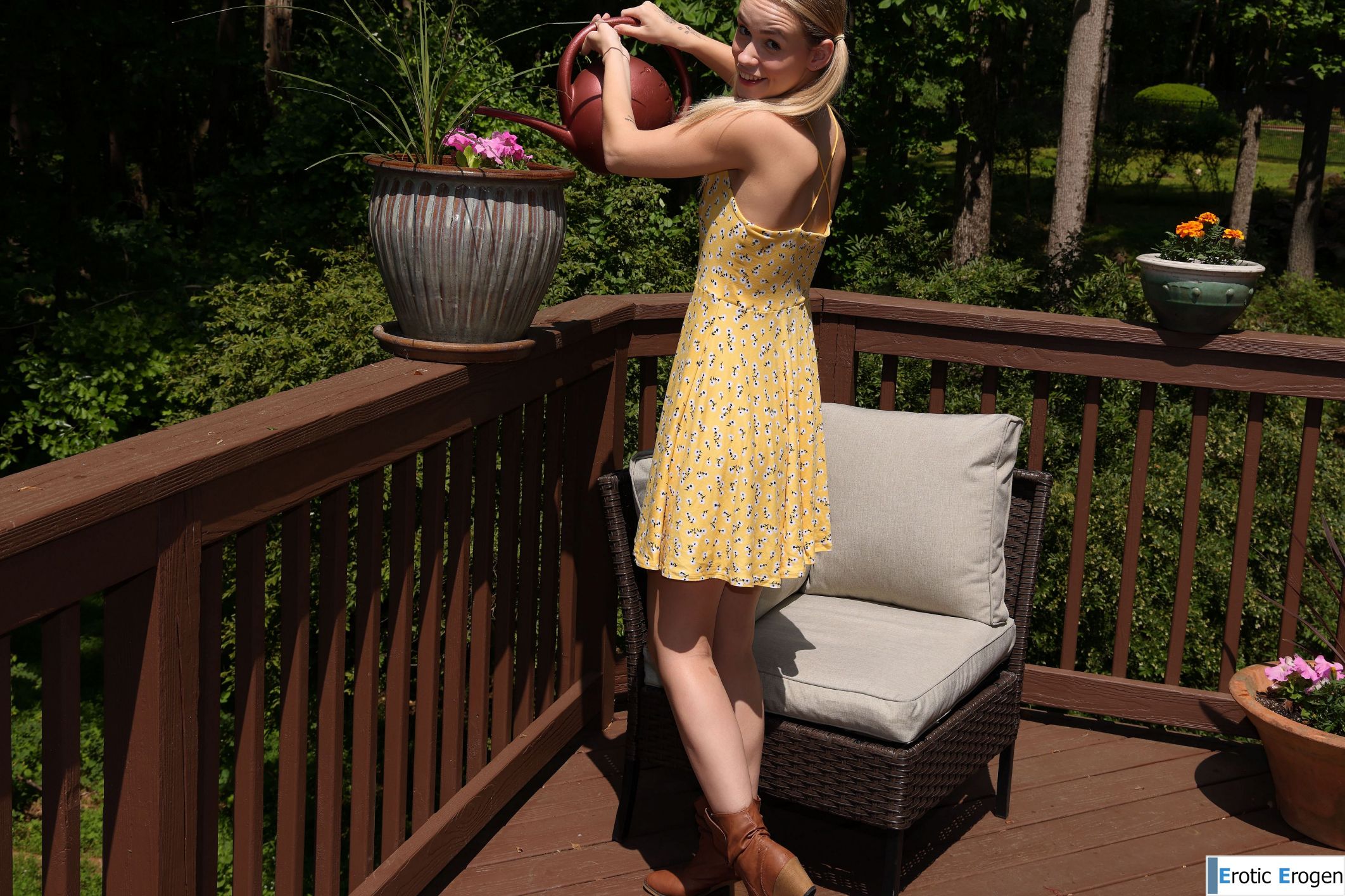 Khloe Kingsley in Glass Phallus. Picture 1