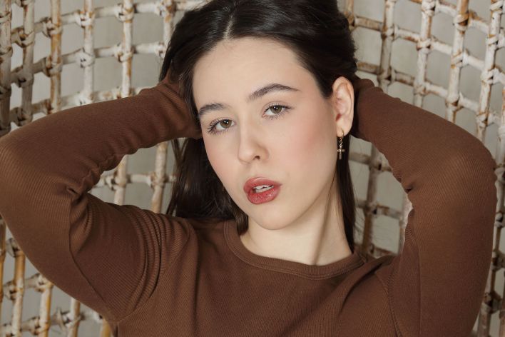 Emily Eliot in Please Myself. Thumb 3