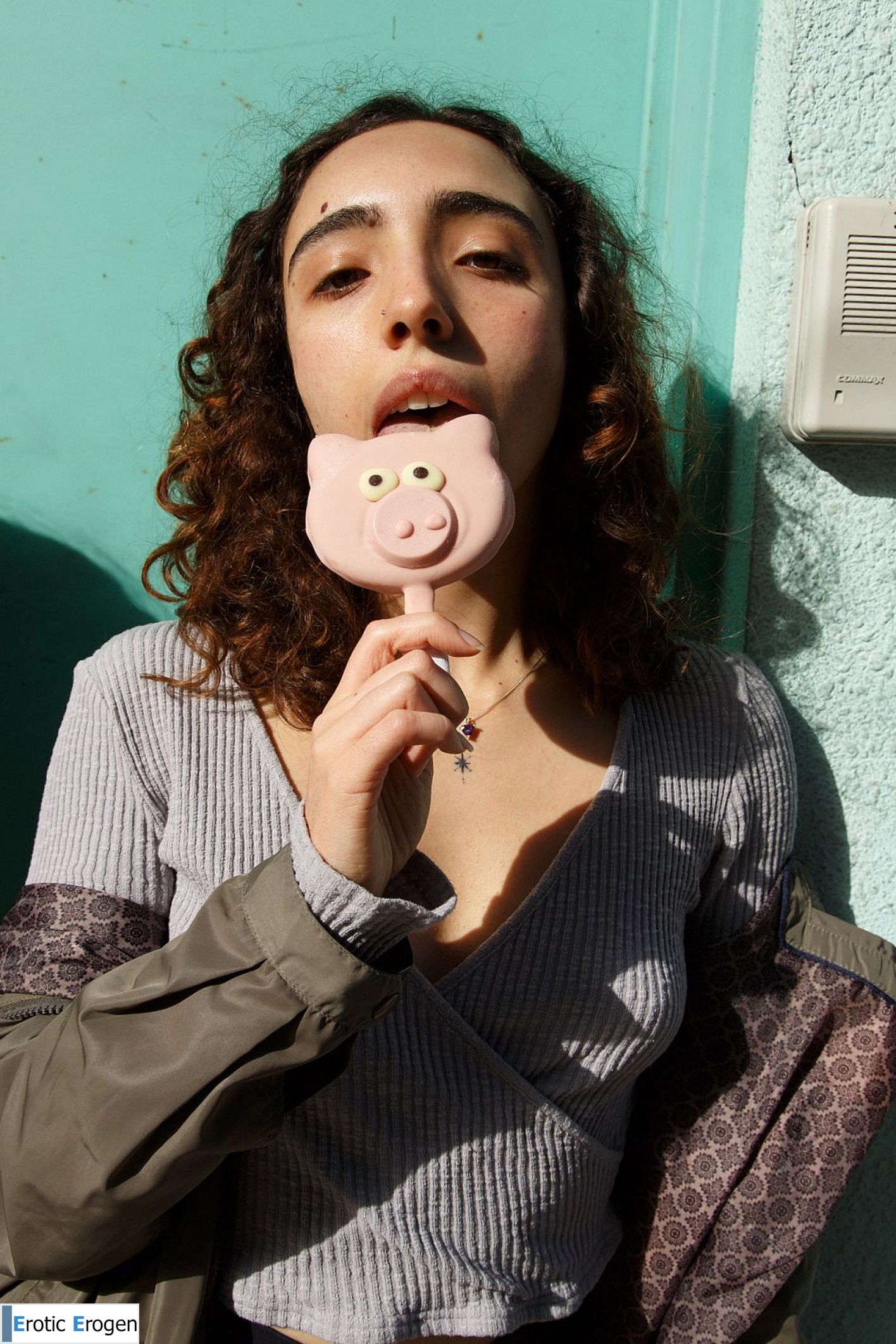 Zoe And Emma in Cafe Orno 1. Фото 10