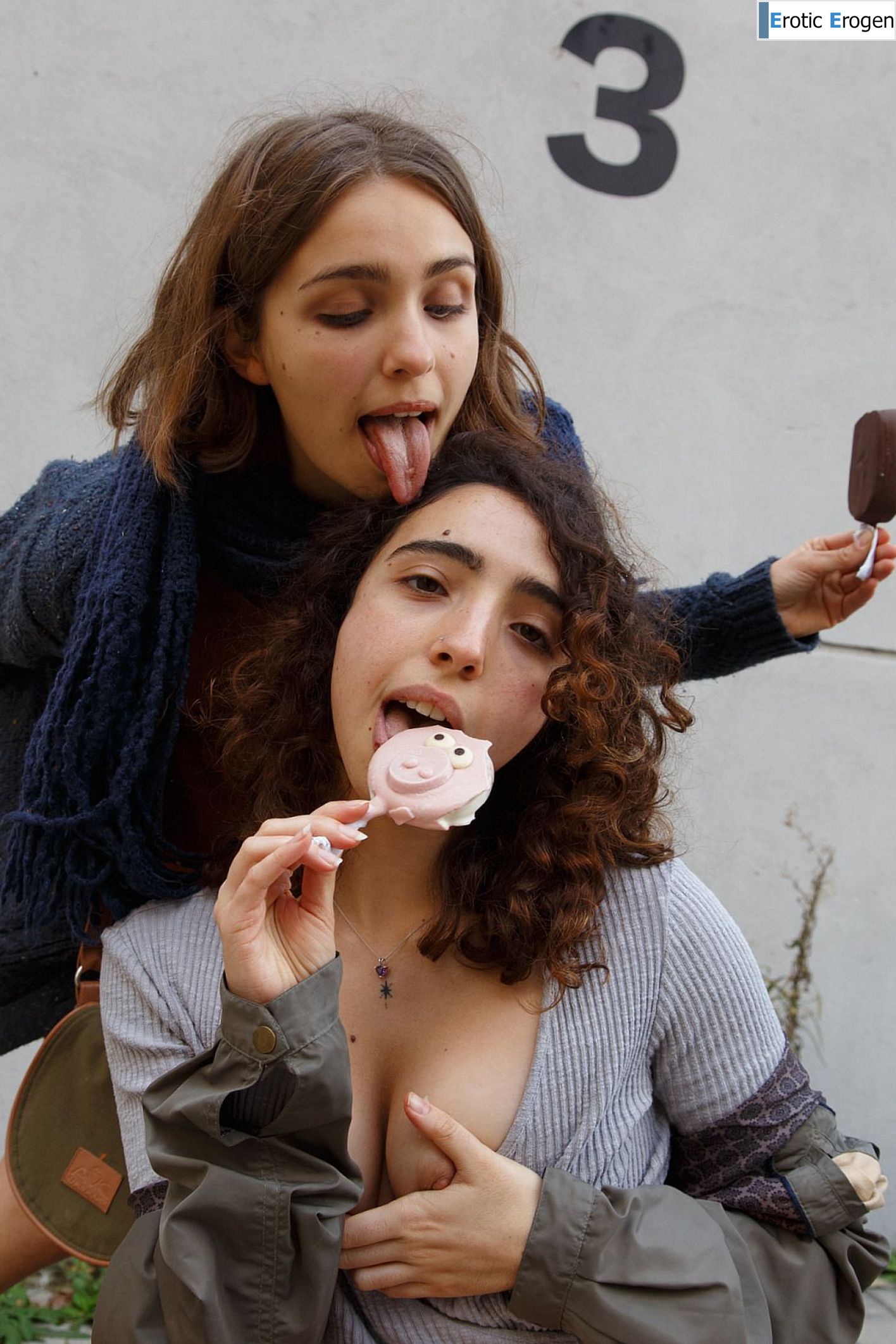 Zoe And Emma in Cafe Orno 1. Фото 24