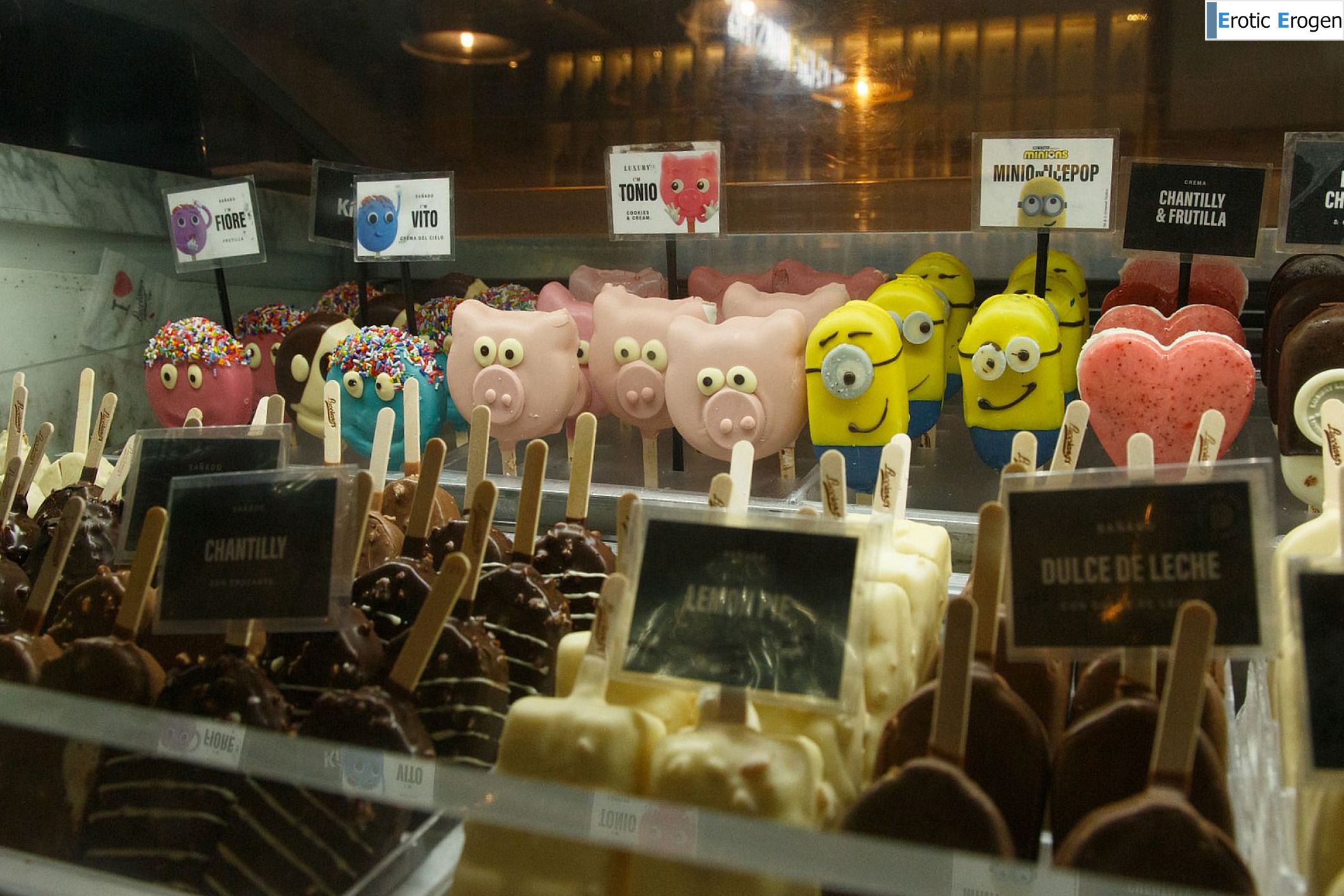 Zoe And Emma in Cafe Orno 1. Фото 9