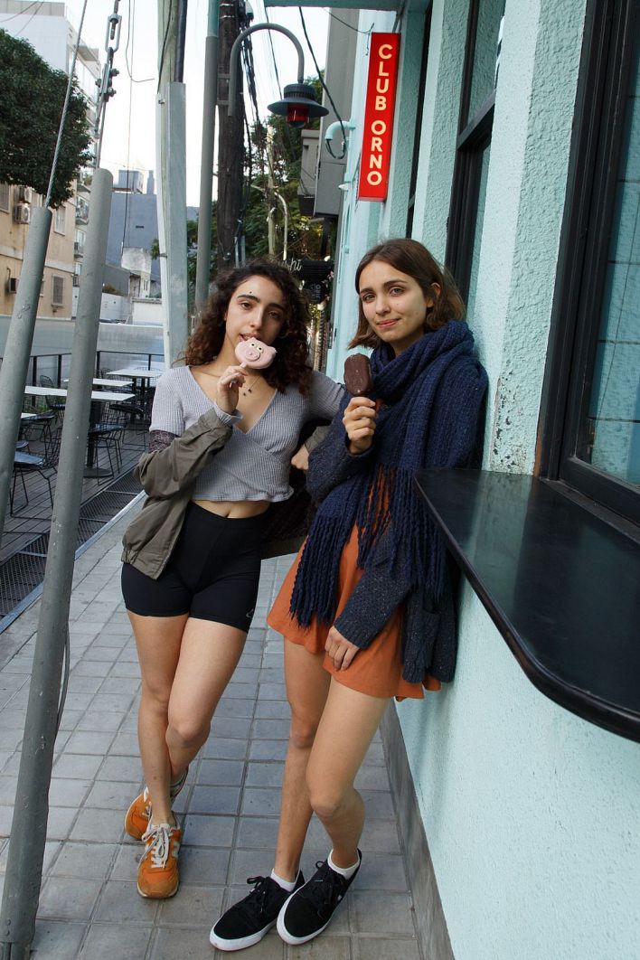 Zoe And Emma in Cafe Orno 1. Эскиз 15