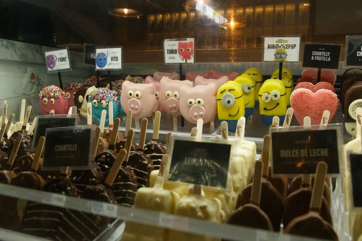 Zoe And Emma in Cafe Orno 1. Эскиз 9