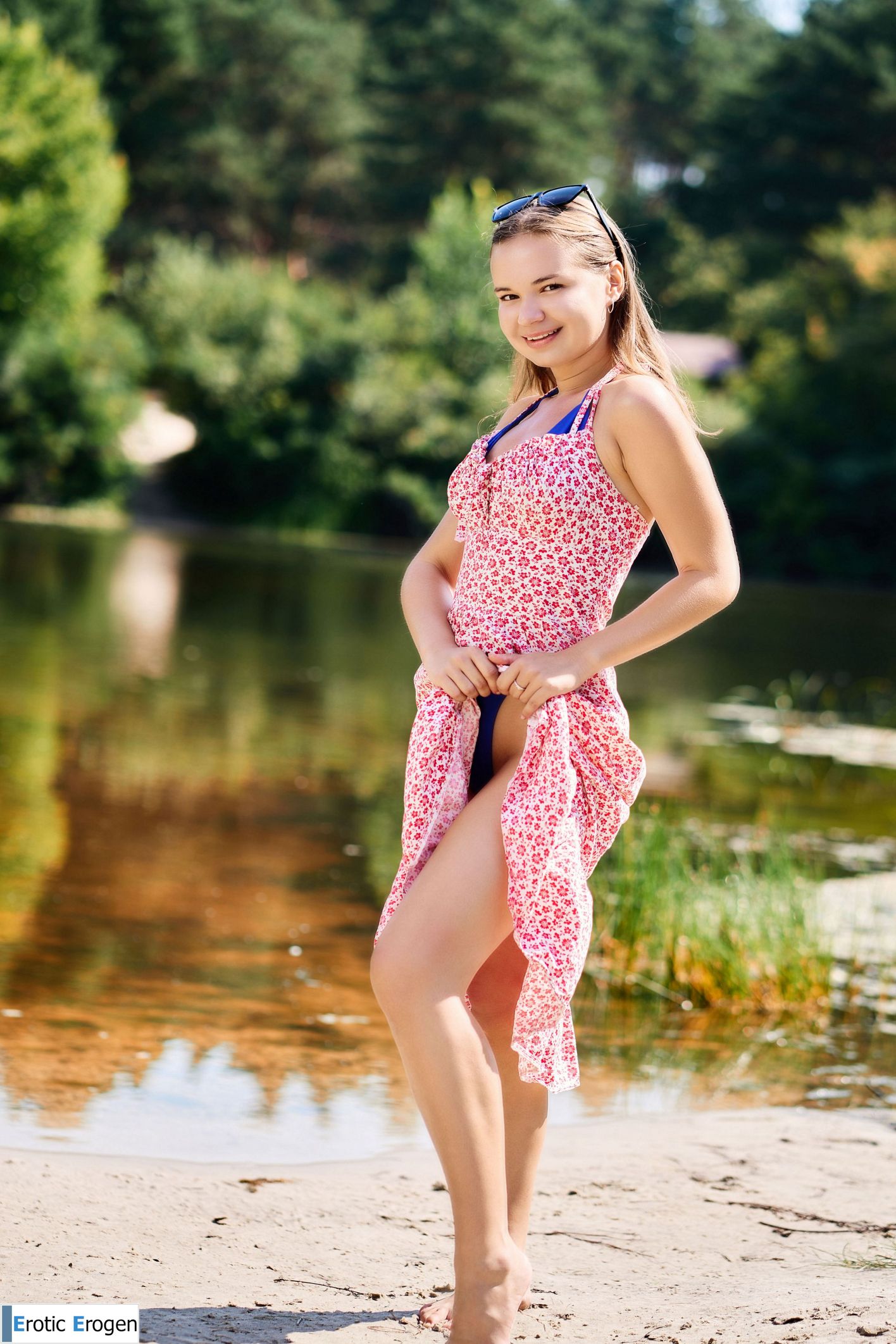 Yenn Cat in Waterbreak. Picture 1