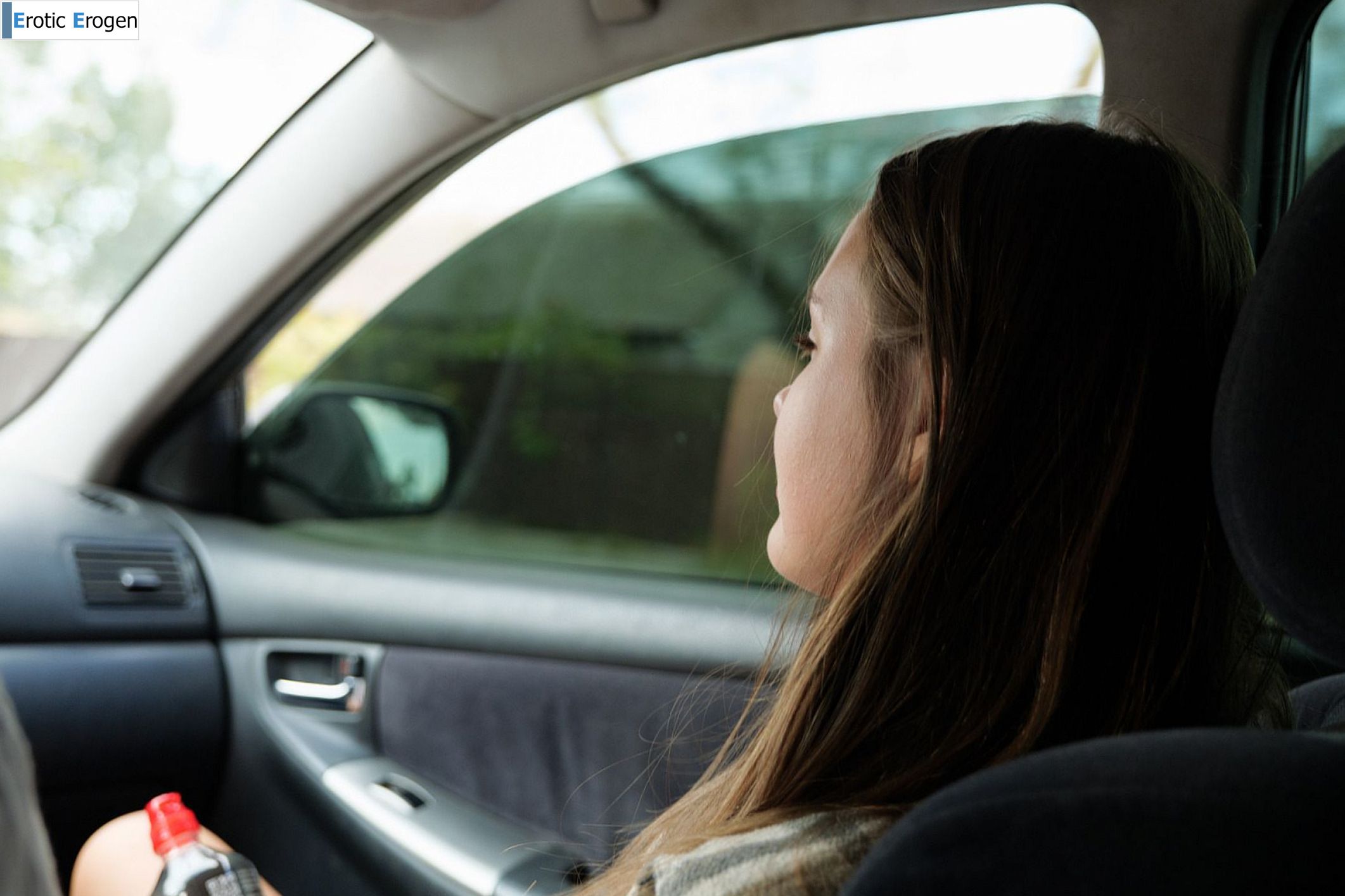 Olya Derkach in Roaming Minutes. Picture 6