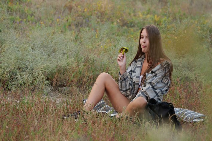 Olya Derkach in Roaming Minutes. Thumb 15