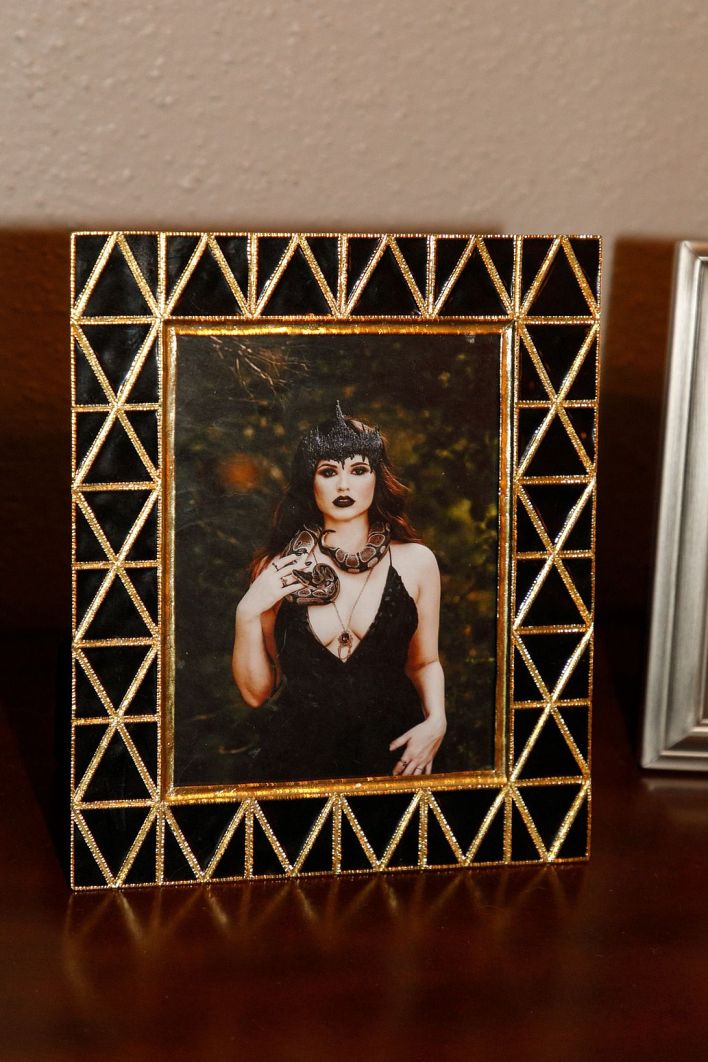 Sammy Loble in Yas Queens. Thumb 19