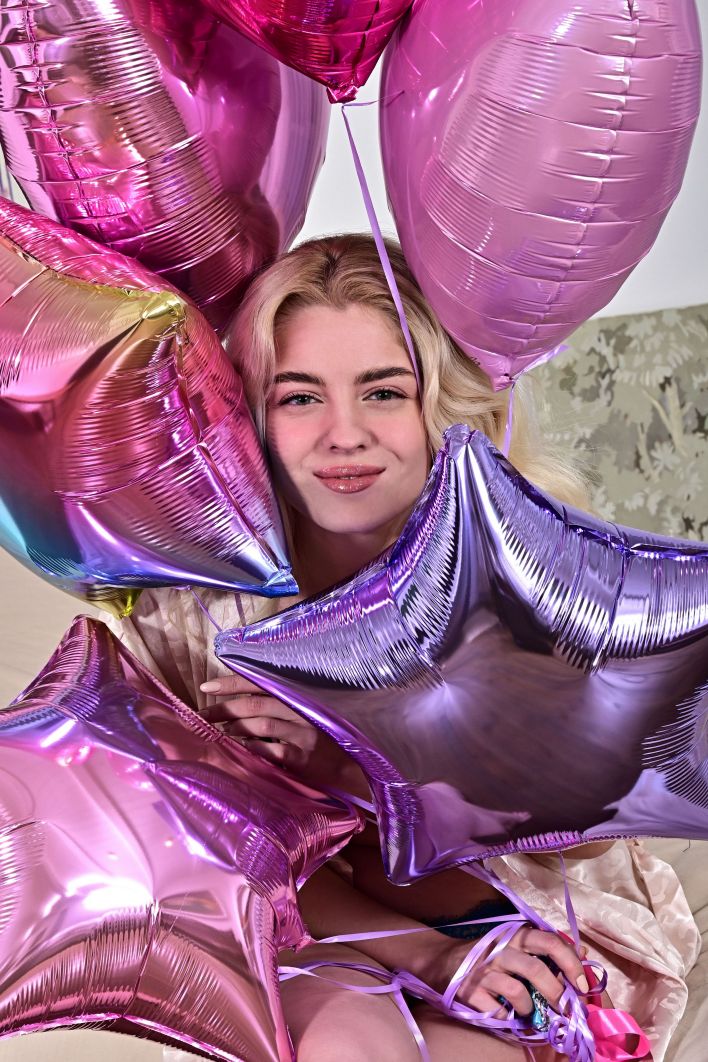 Banshee in Party Red. Thumb 6