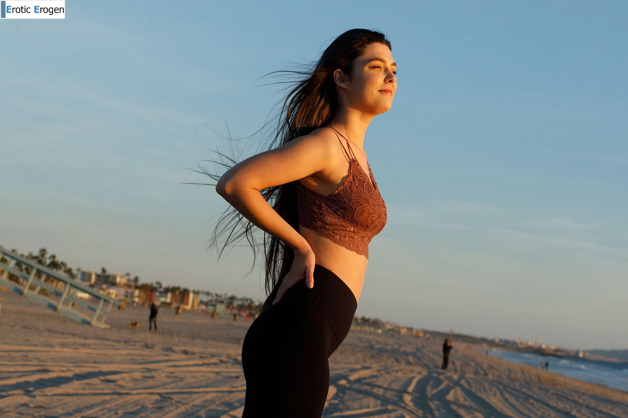 Melba Chastain in Hair Sand Curves. Picture 3