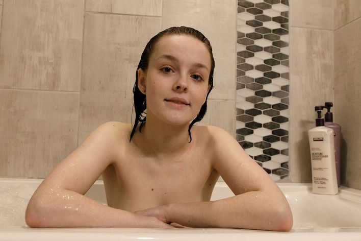 Vonnie Bean in Costco Bodywash. Thumb 36