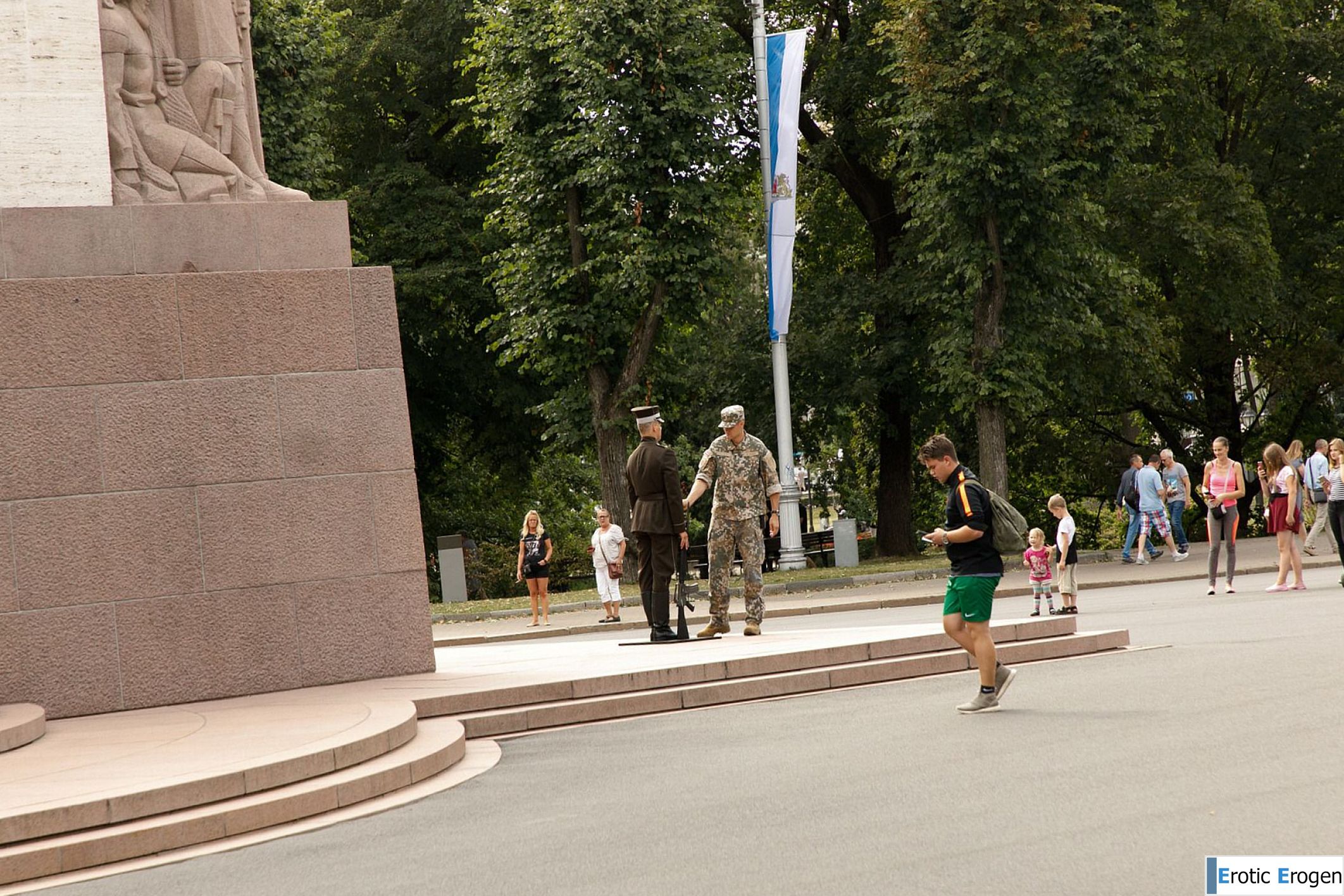 Reeson Gulbis in Adidas Bags. Picture 3