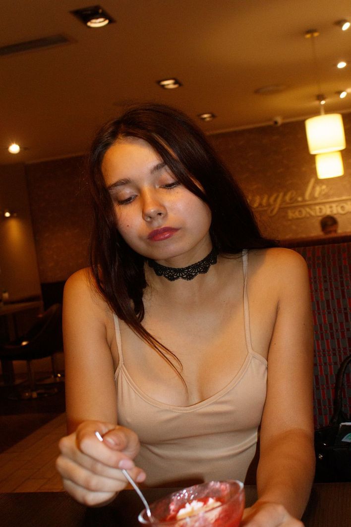 Miki Pedangen in Cafe Naturale. Thumb 13