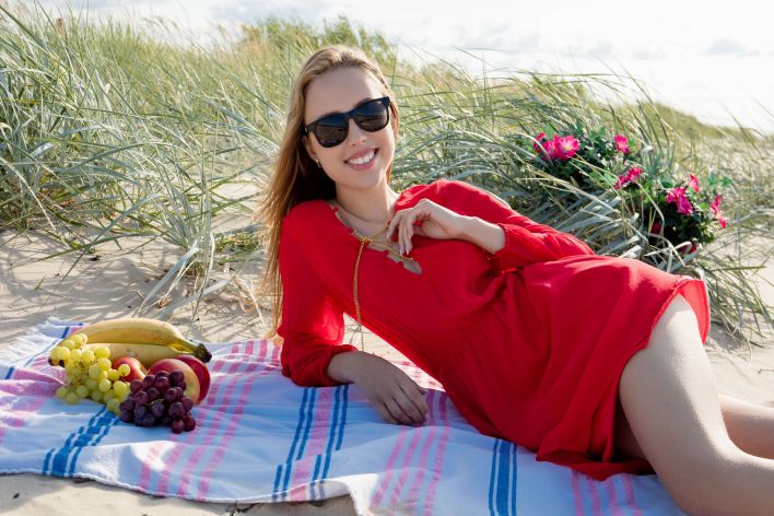 Rosalind in Intimate Picnic. Thumb 1