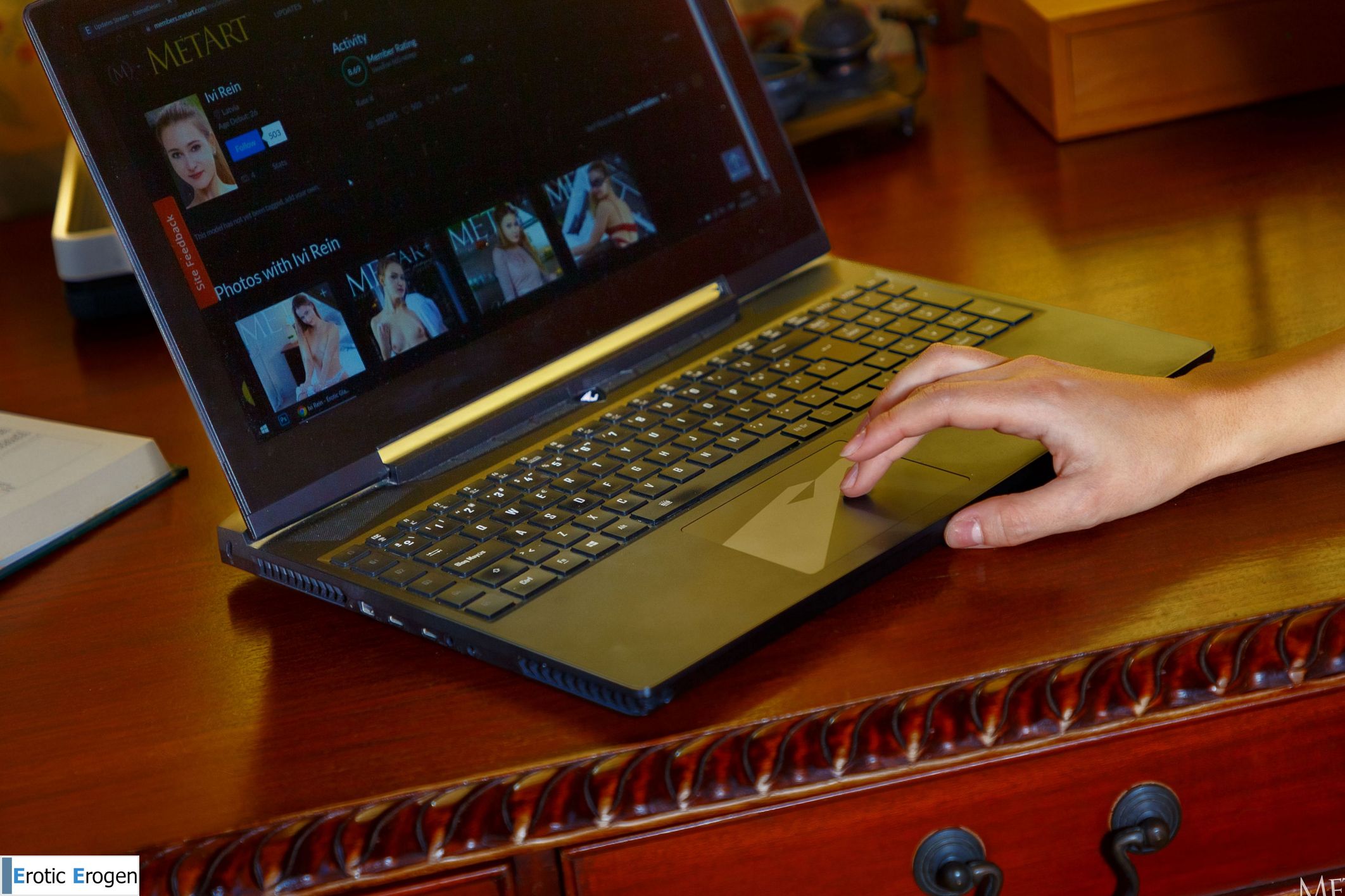 Ivi Rein in Golden Hues. Picture 2