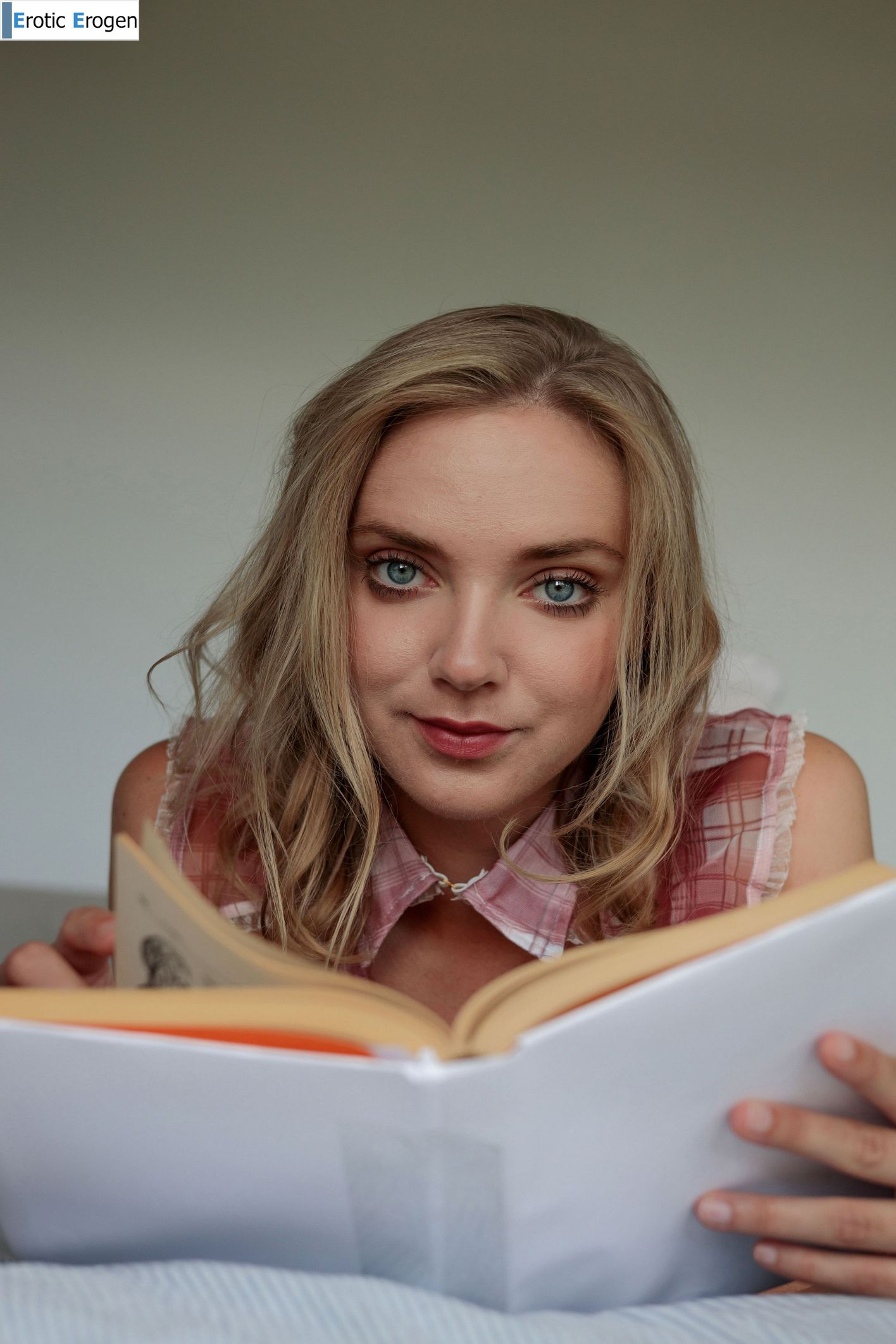 Oxana Chic in Sexy Scholar. Фото 3