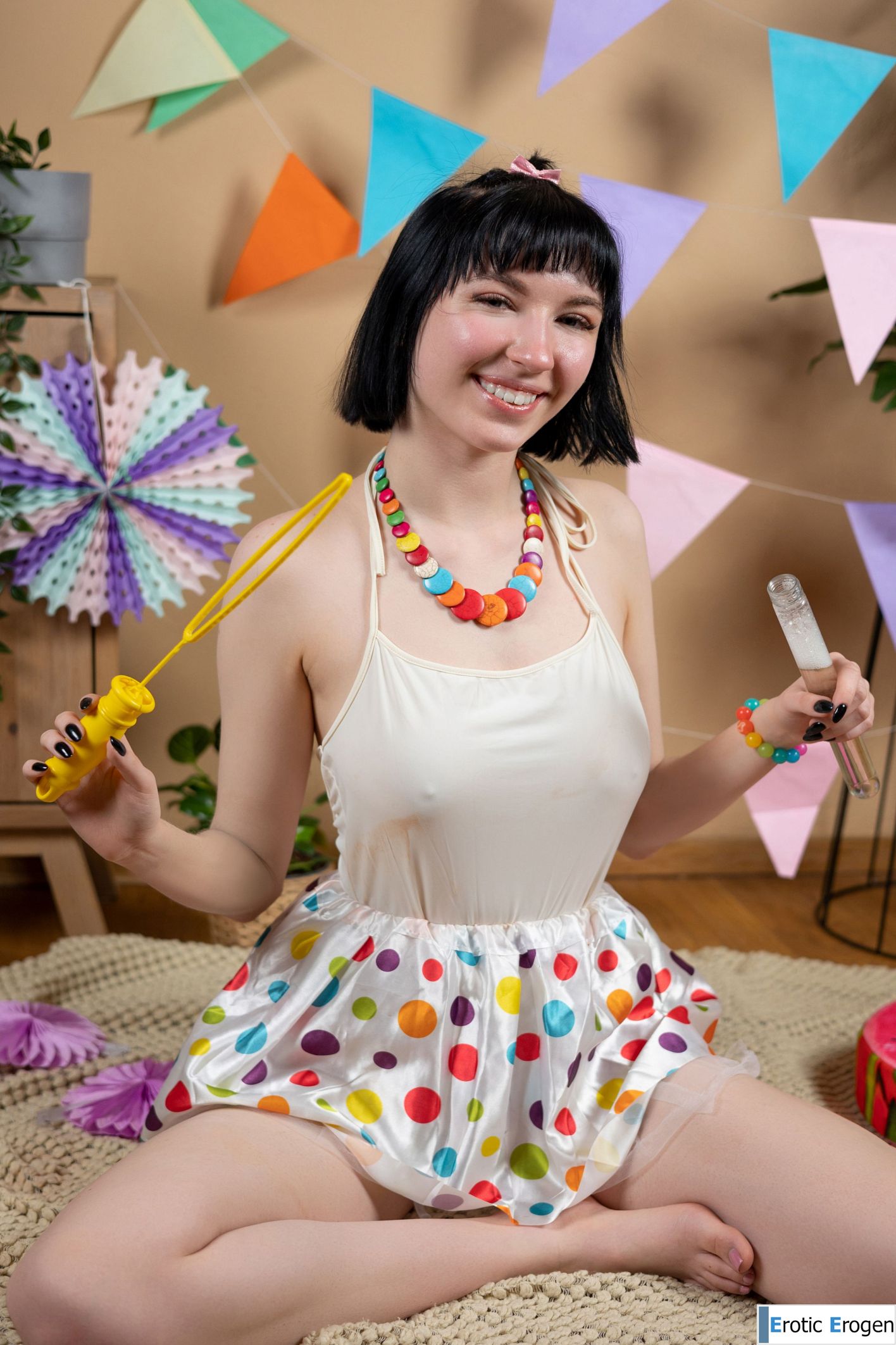 Monica I in Happy Hour. Picture 2