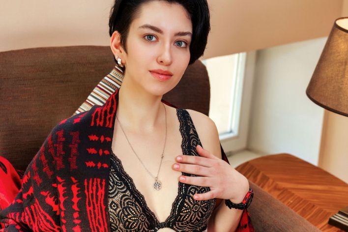 Chantal in Tres Chic. Thumb 1