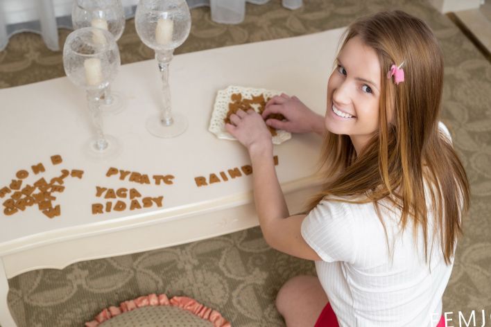 Kori in The Snack. Thumb 2