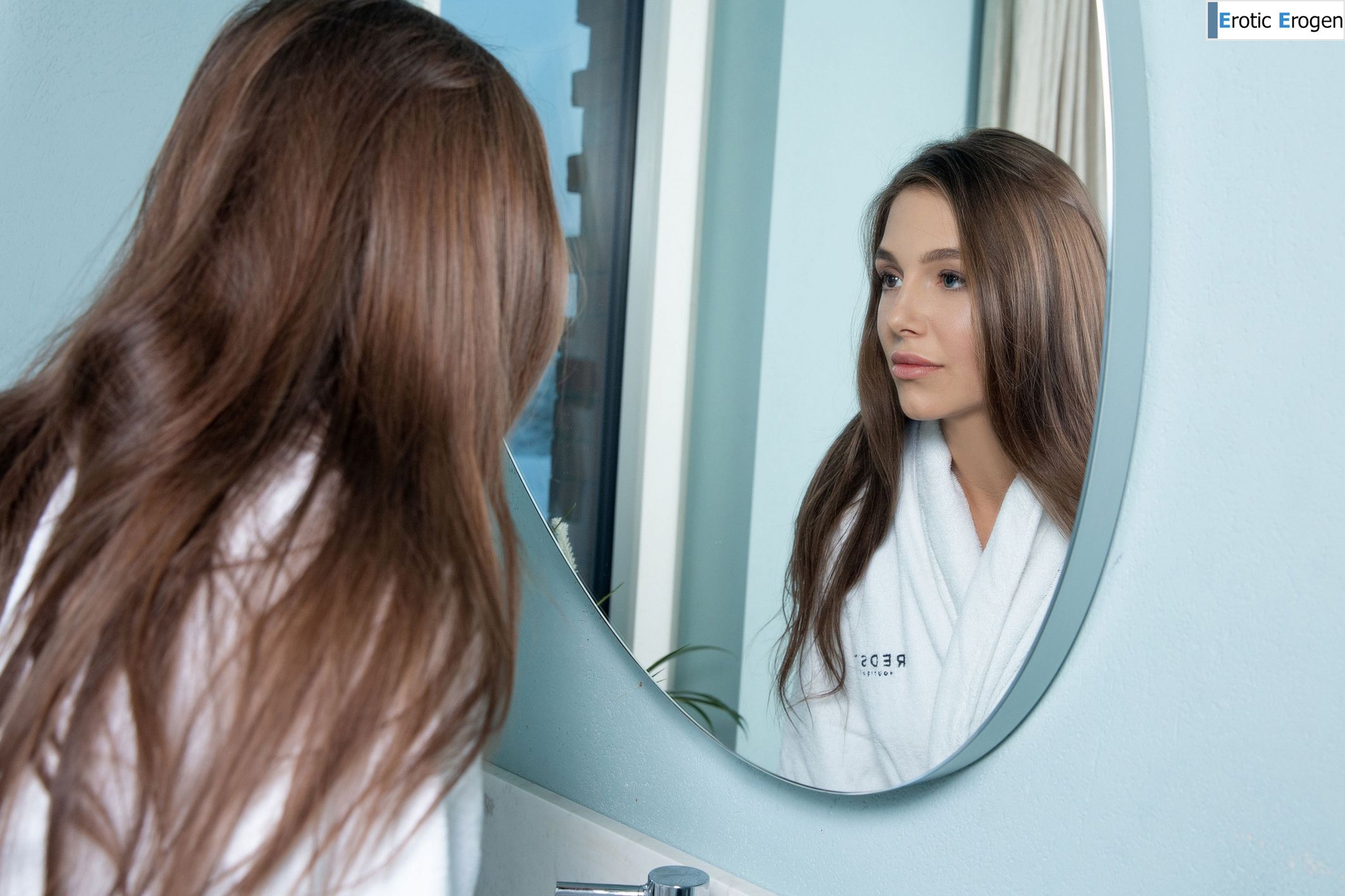 Megan F in Body Oiling. Фото 2