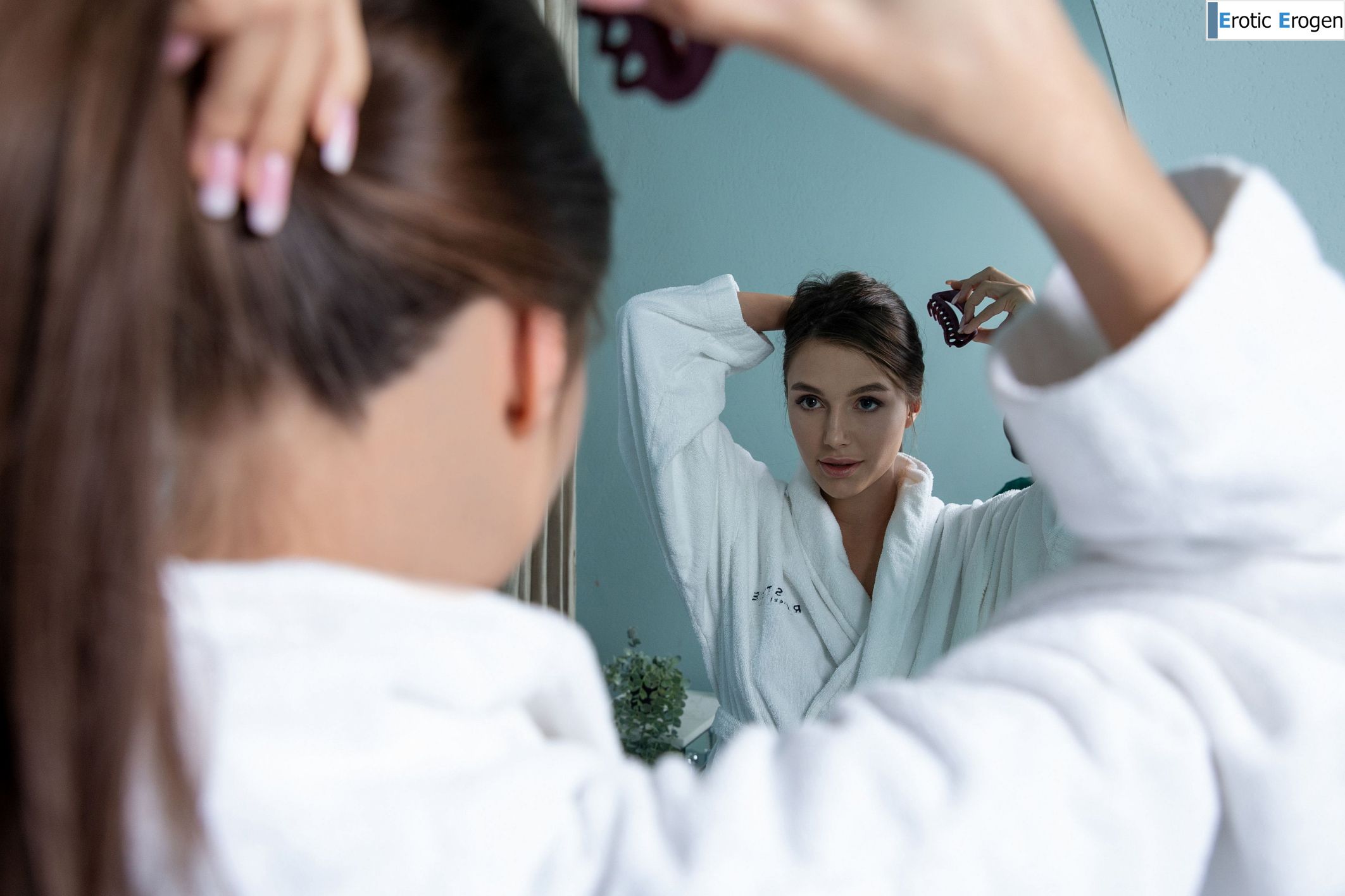 Megan F in Body Oiling. Фото 4
