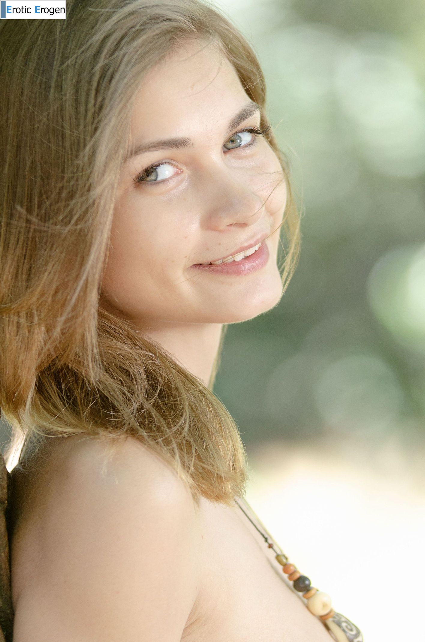 Lili Ann in Presenting. Picture 40