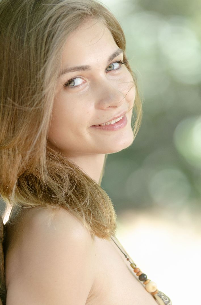 Lili Ann in Presenting. Thumb 40