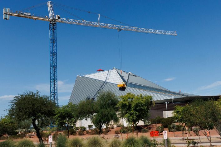 Angel Avril in Heated Obsidian. Thumb 1