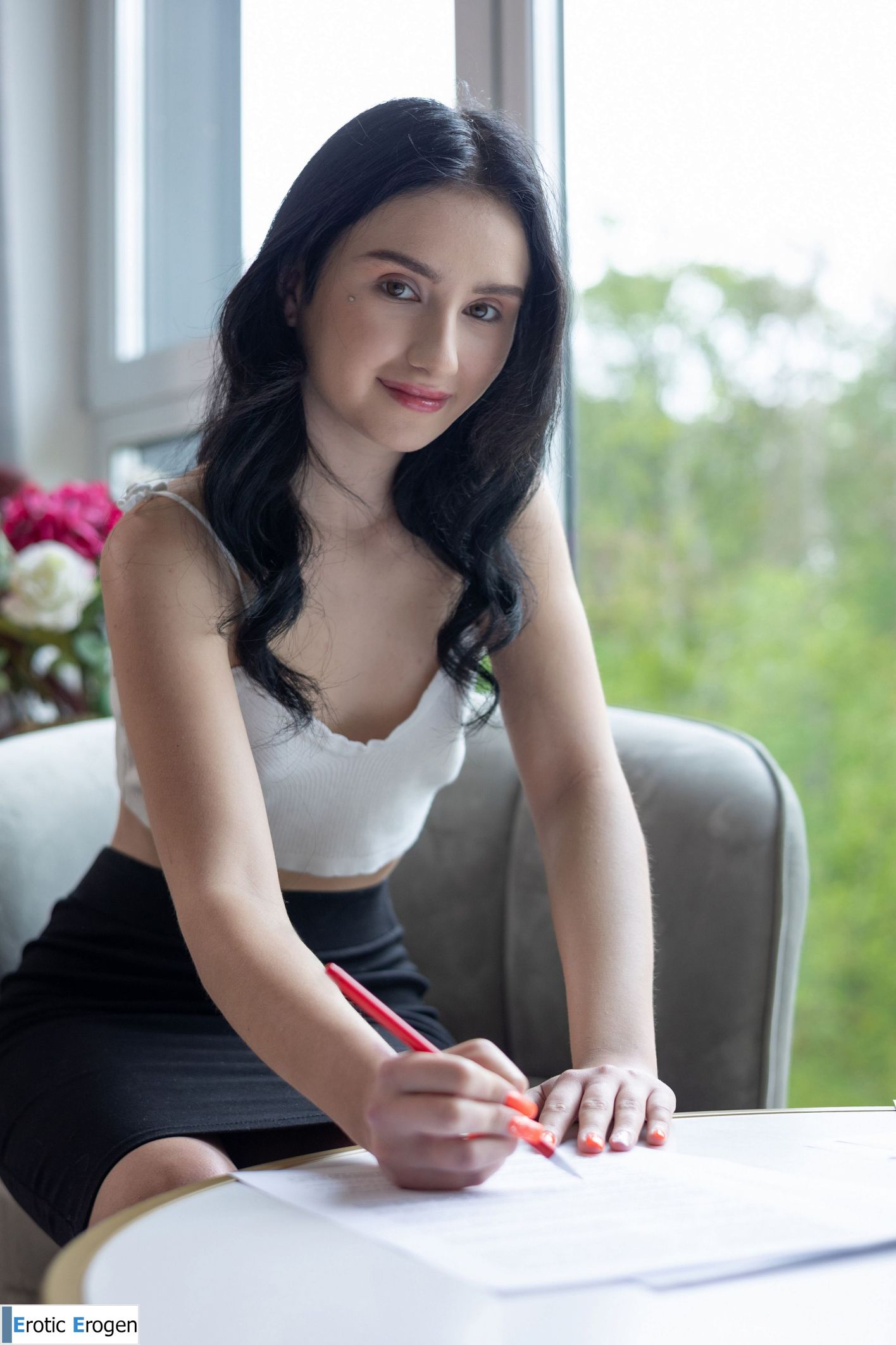 Sasha Jane in Work Break. Фото 1