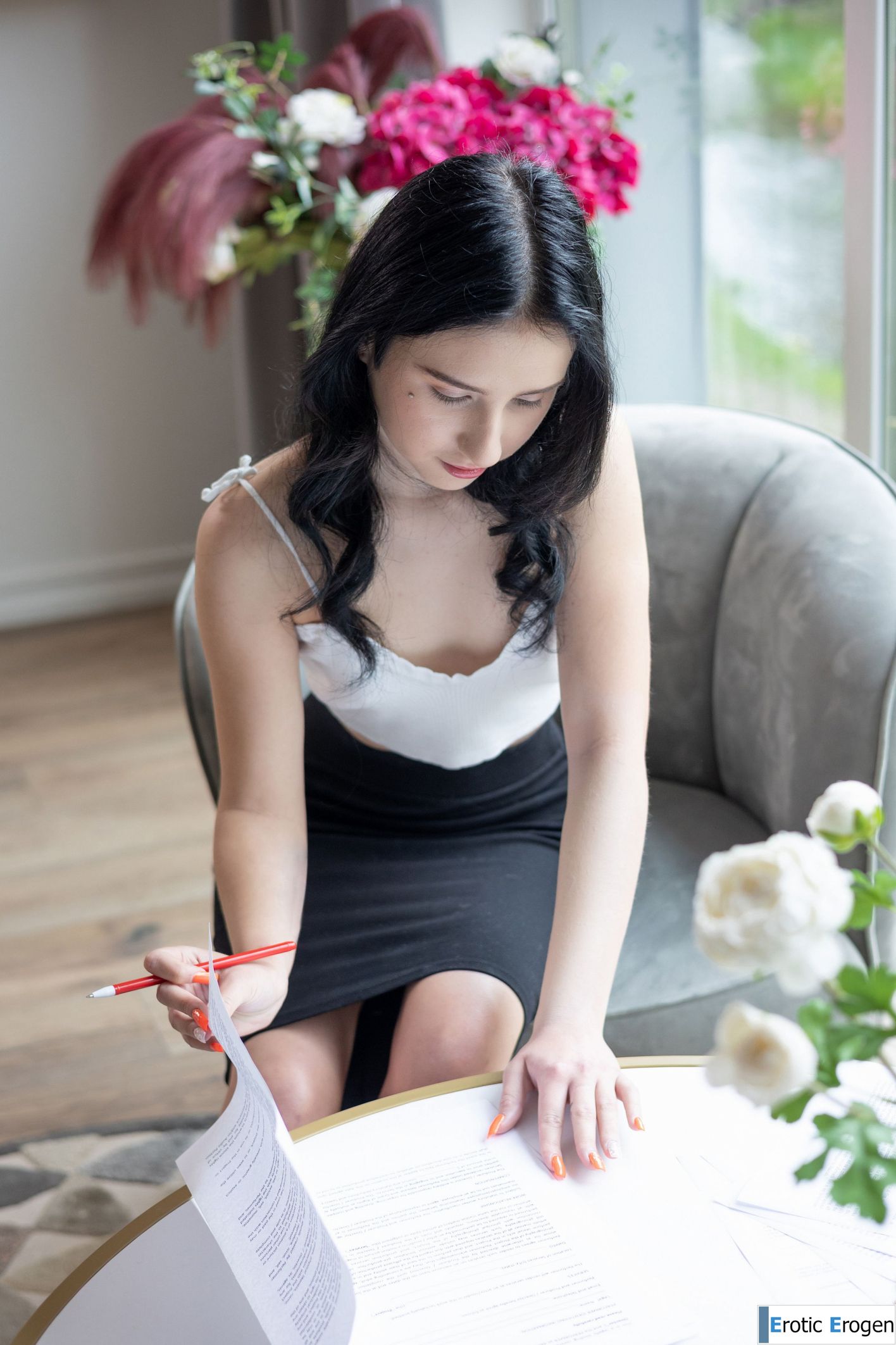 Sasha Jane in Work Break. Фото 2