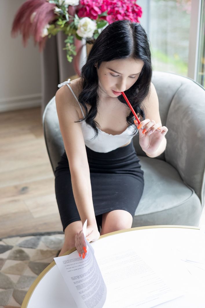 Sasha Jane in Work Break. Эскиз 3