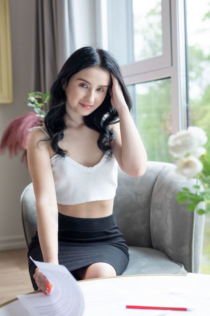 Sasha Jane in Work Break. Эскиз 4