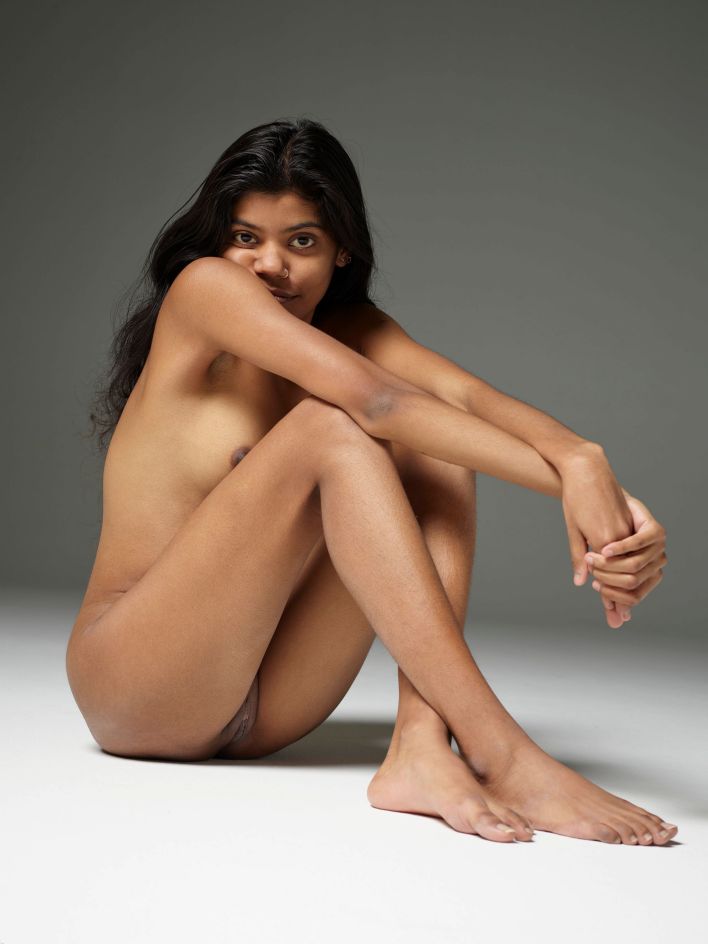 Desi Devi in Debut. Thumb 5