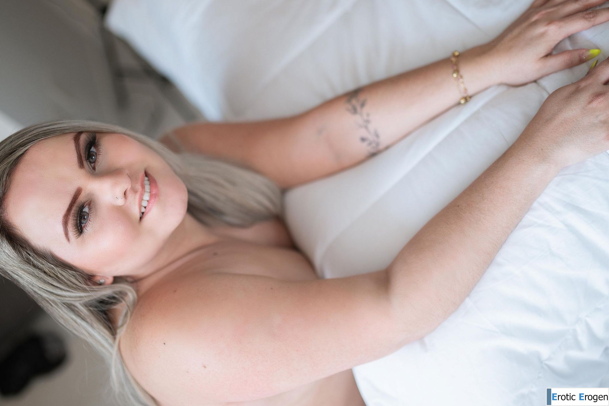 Gabyzinha in Sweet Dreams Are Made Of This. Picture 49