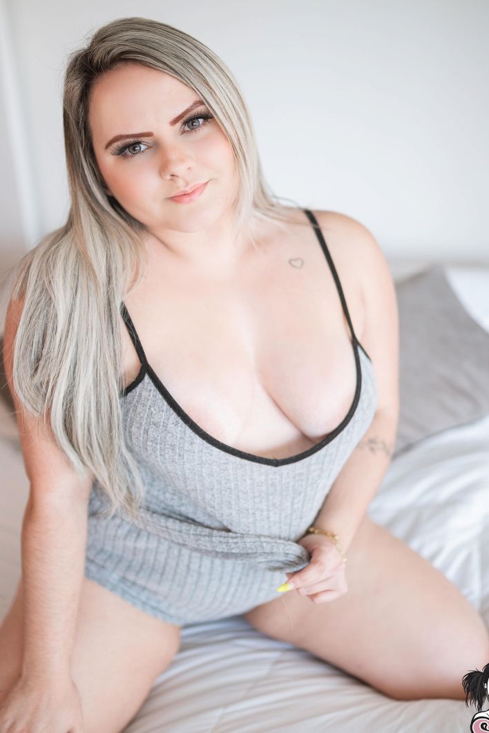 Gabyzinha in Sweet Dreams Are Made Of This. Thumb 17