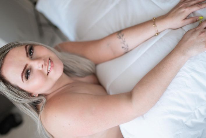 Gabyzinha in Sweet Dreams Are Made Of This. Thumb 49