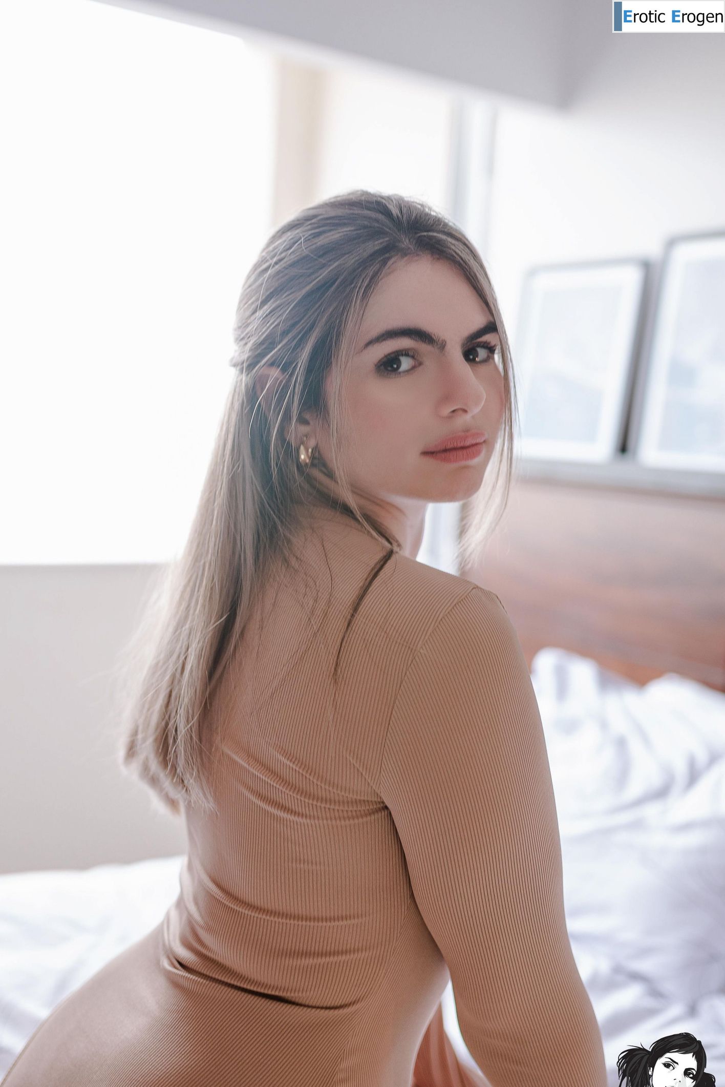 Stela in Crawling Back To You. Picture 10