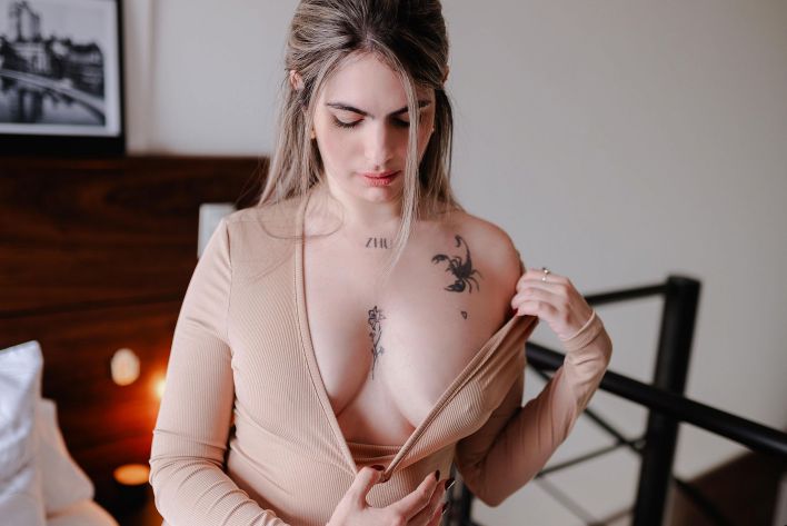 Stela in Crawling Back To You. Thumb 24