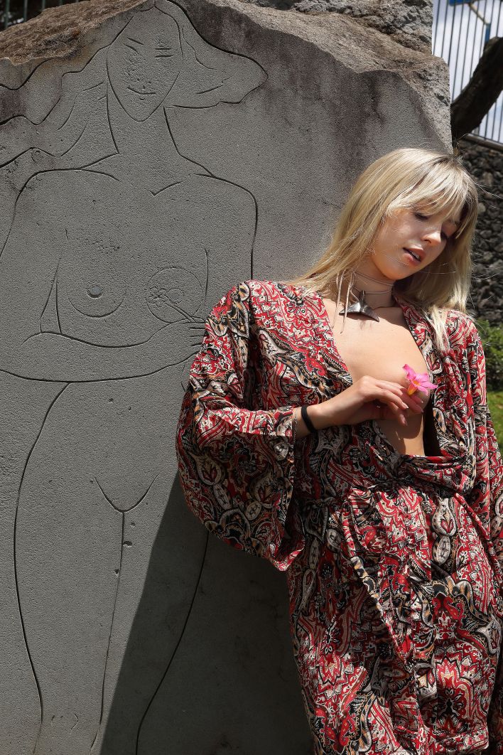 Avery in Postcard From Santa Cruz. Thumb 40