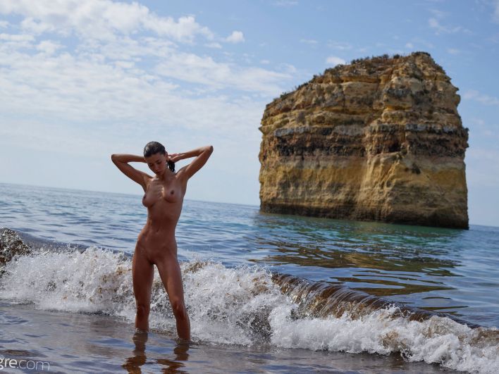 Anna L in Naked Beach. Thumb 19